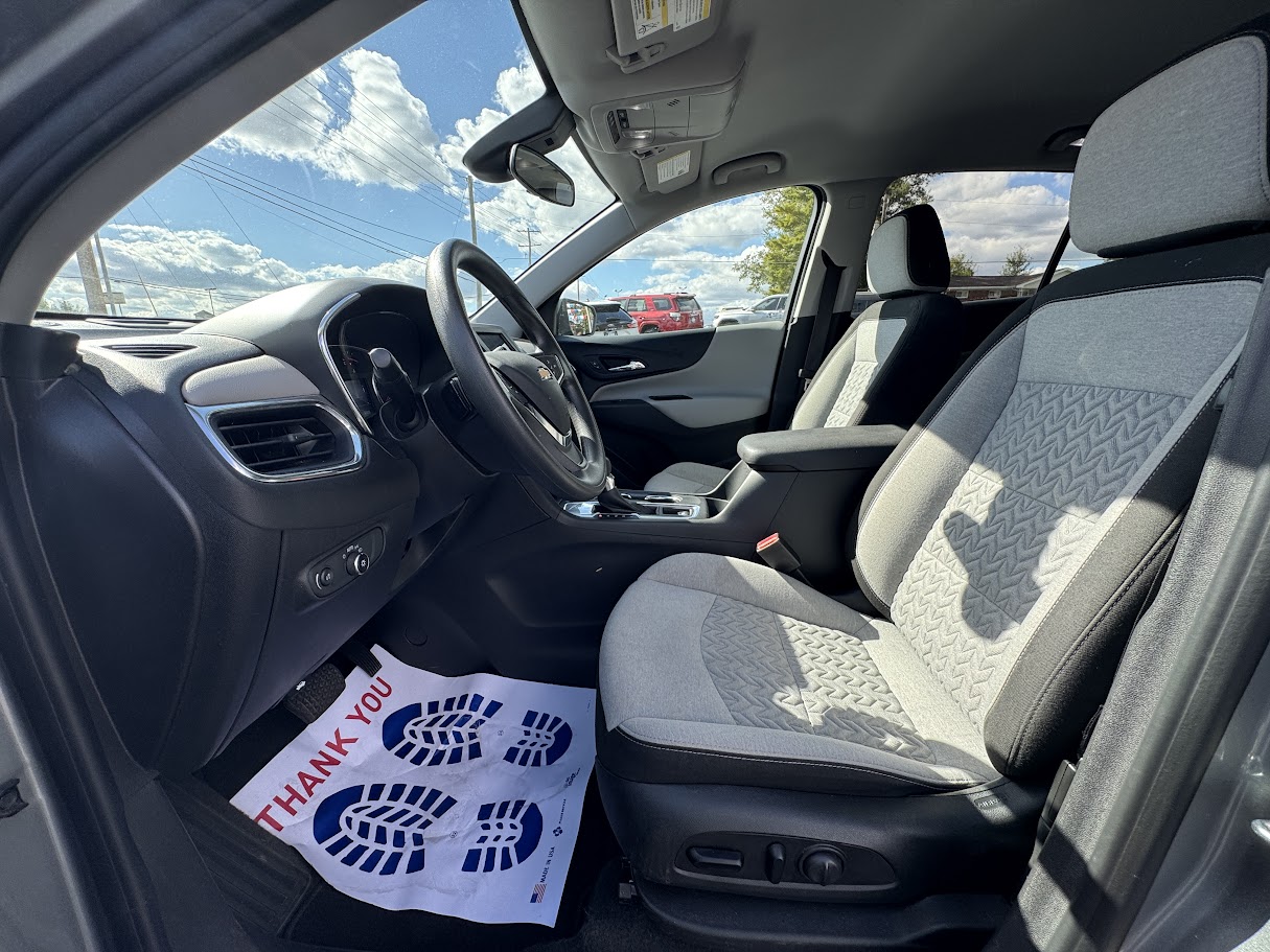 2023 Chevrolet Equinox Vehicle Photo in BOONVILLE, IN 47601-9633