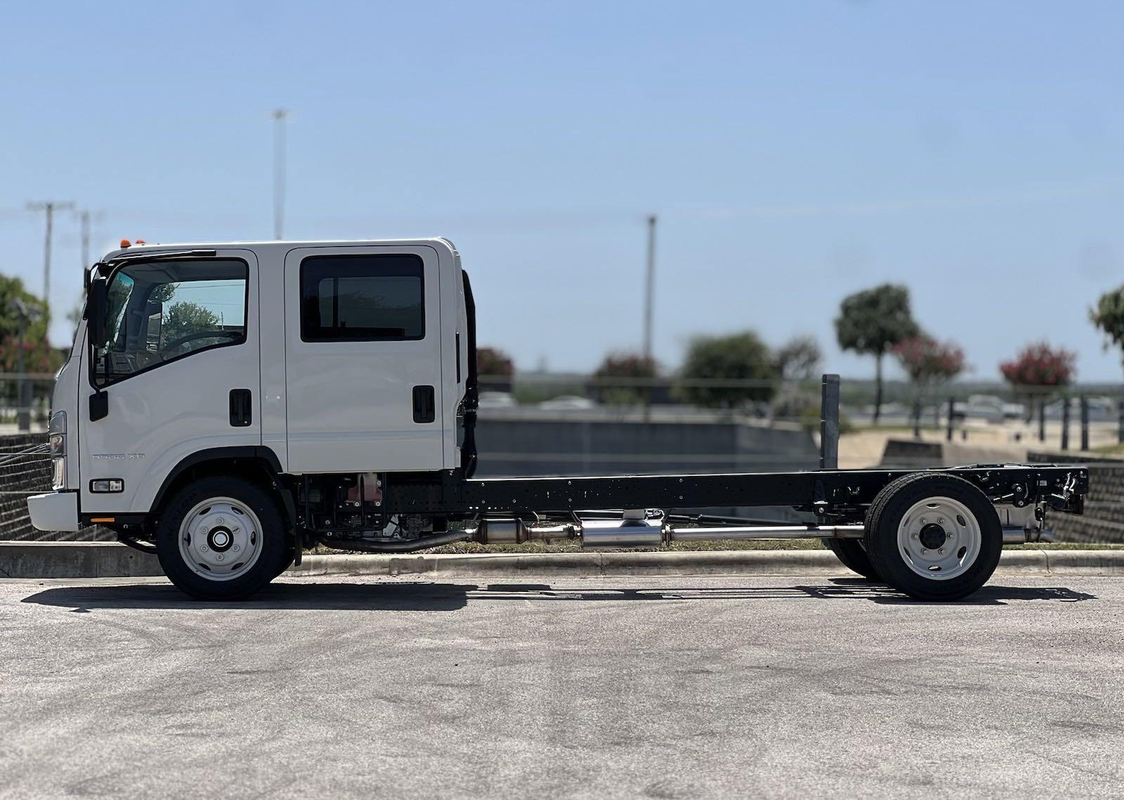 2025 Chevrolet Low Cab Forward 5500 XG Vehicle Photo in GEORGETOWN, TX 78626-7508
