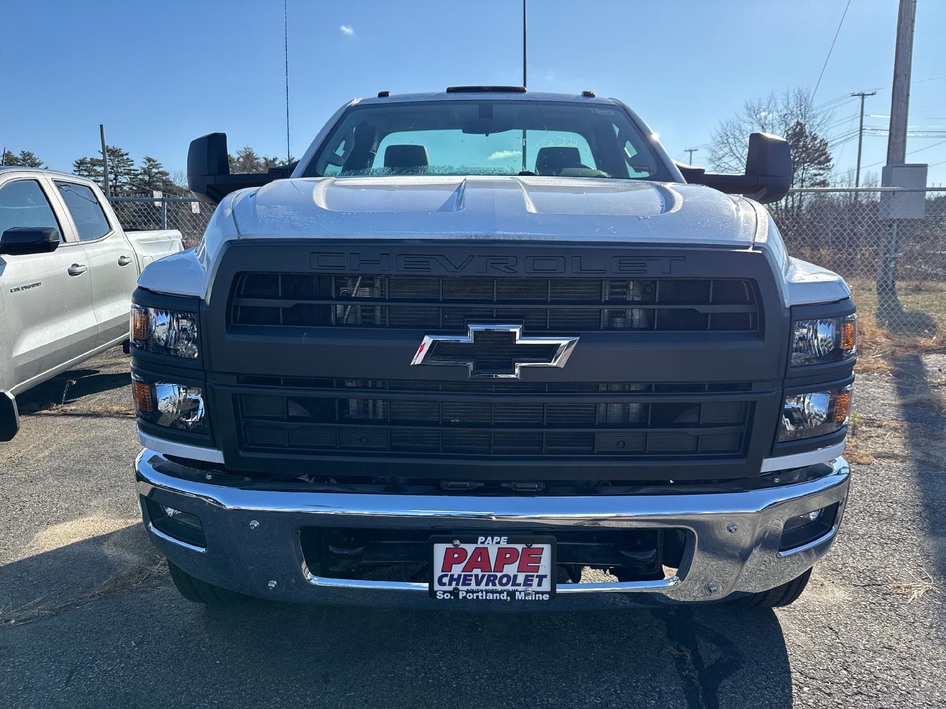 2023 Chevrolet Silverado 5500 HD Vehicle Photo in SOUTH PORTLAND, ME 04106-1997