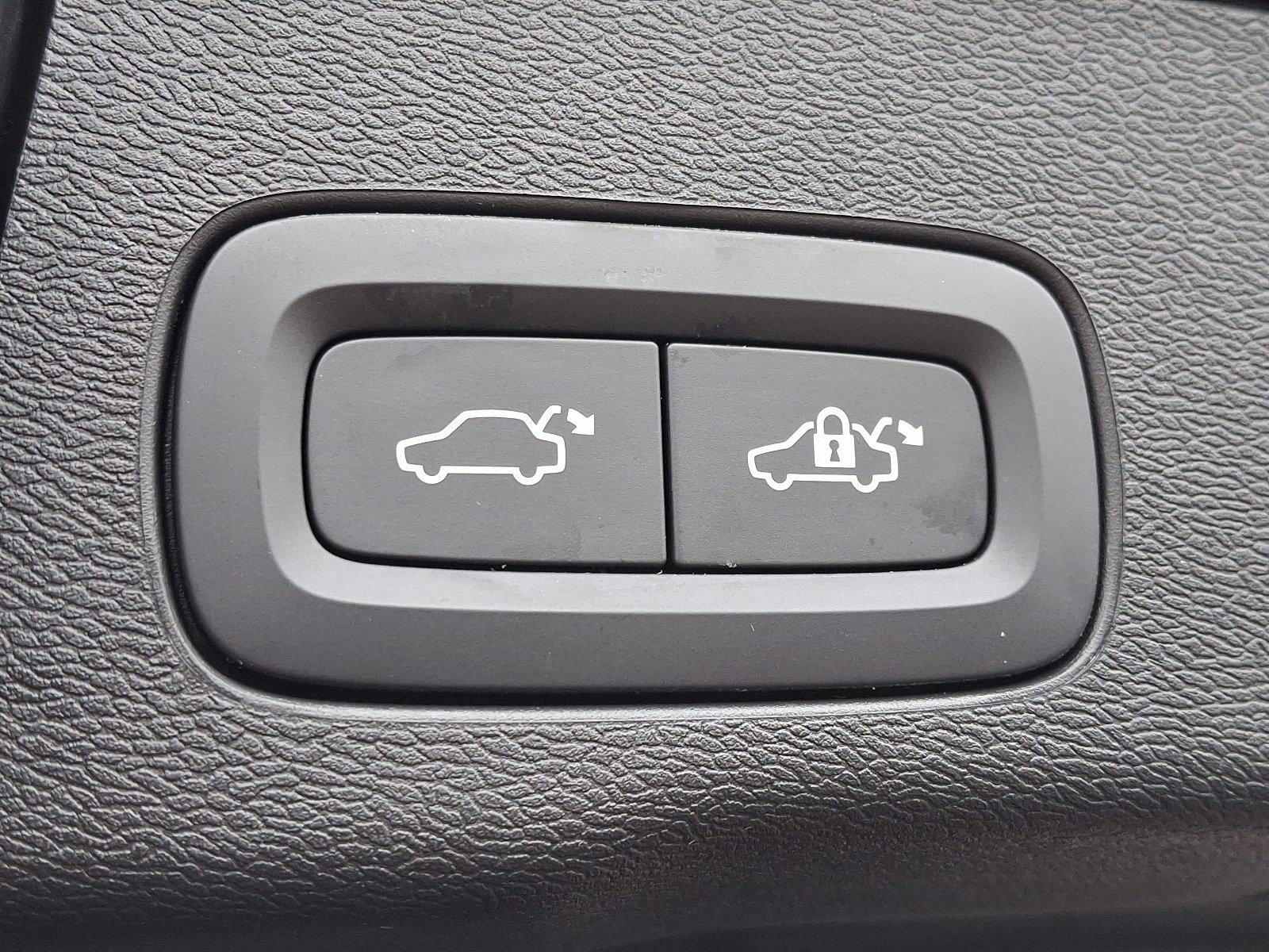 2022 Volvo XC60 Vehicle Photo in Trevose, PA 19053