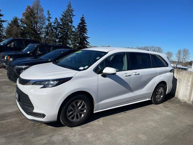 2022 Toyota Sienna Vehicle Photo in PUYALLUP, WA 98371-4149