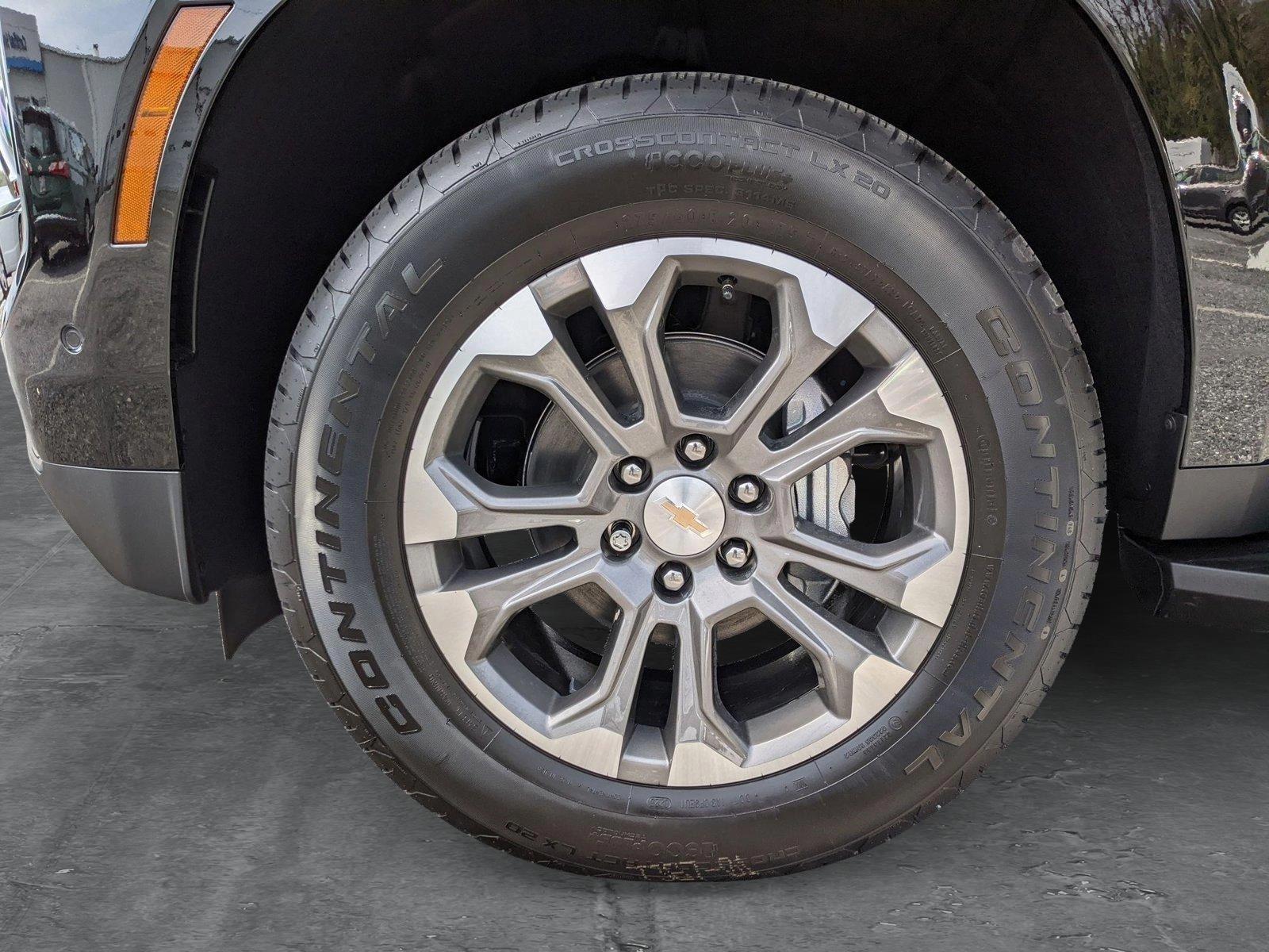 2025 Chevrolet Suburban Vehicle Photo in TIMONIUM, MD 21093-2300