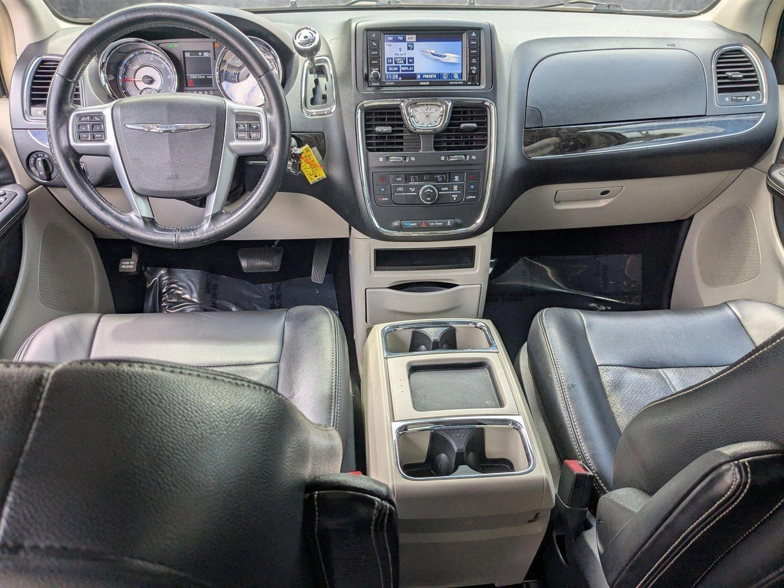 2012 Chrysler Town & Country Vehicle Photo in PEMBROKE PINES, FL 33024-6534