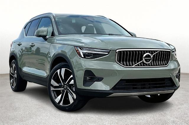 2025 Volvo XC40 Vehicle Photo in Houston, TX 77007