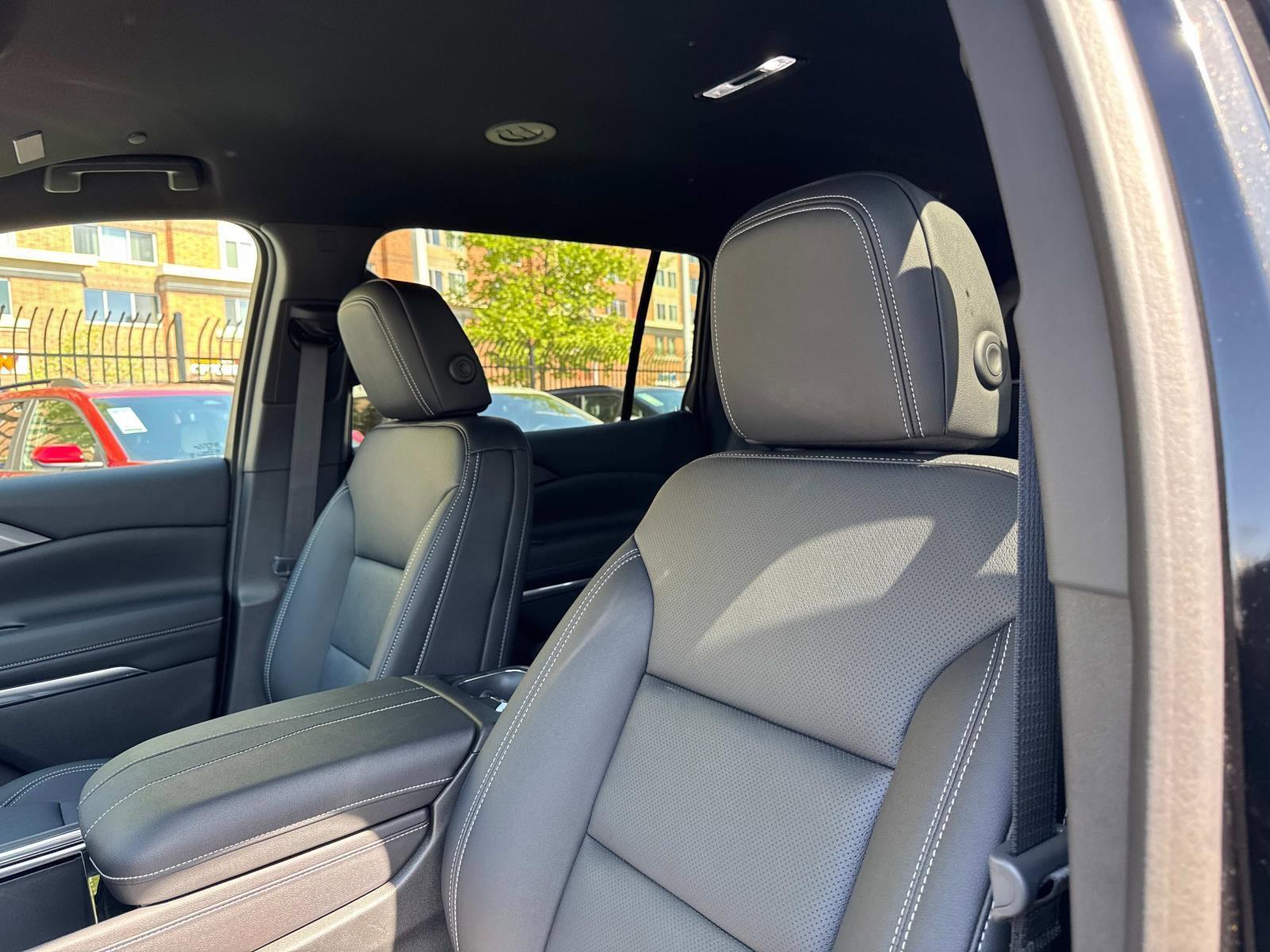 2025 Chevrolet Traverse Vehicle Photo in LOS ANGELES, CA 90007-3794