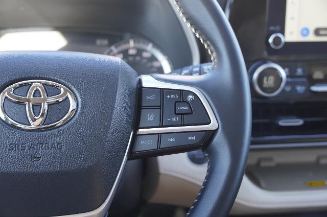 2025 Toyota Highlander Vehicle Photo in Riverdale, UT 84405