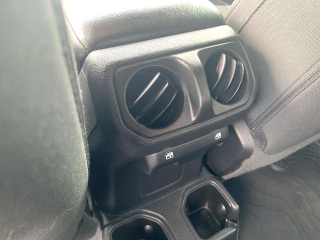 2021 Jeep Gladiator Vehicle Photo in MOON TOWNSHIP, PA 15108-2571