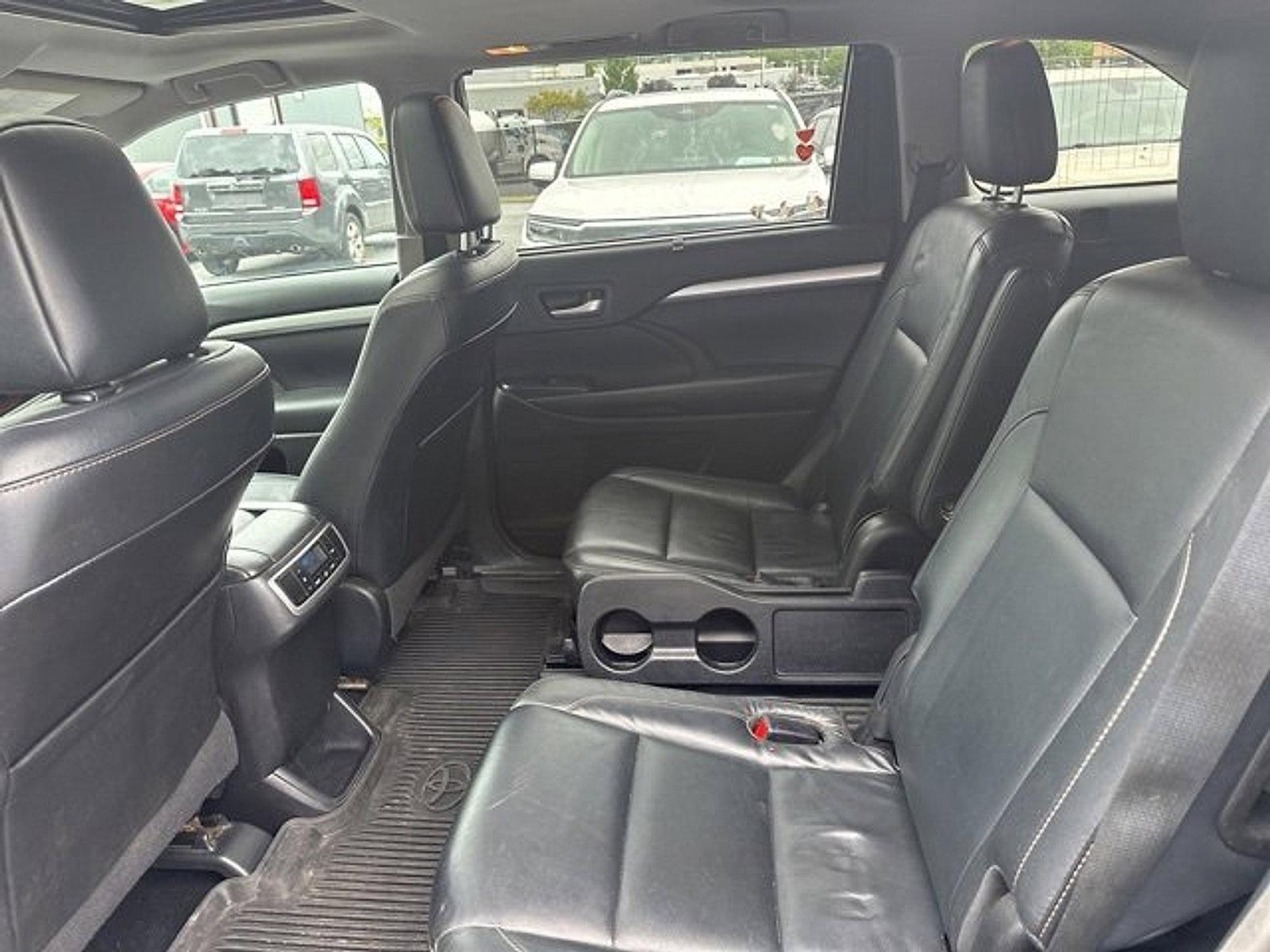 2018 Toyota Highlander Vehicle Photo in Harrisburg, PA 17111