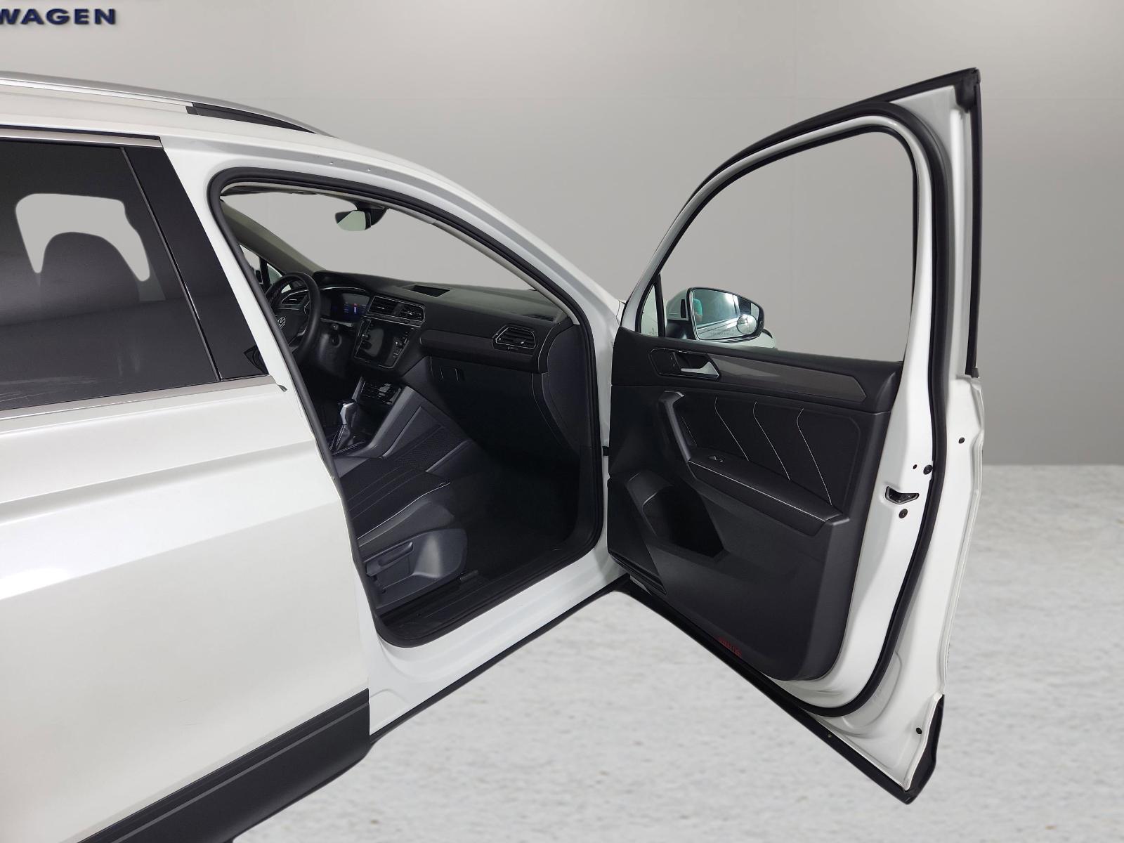 2023 Volkswagen Tiguan Vehicle Photo in Georgetown, TX 78626