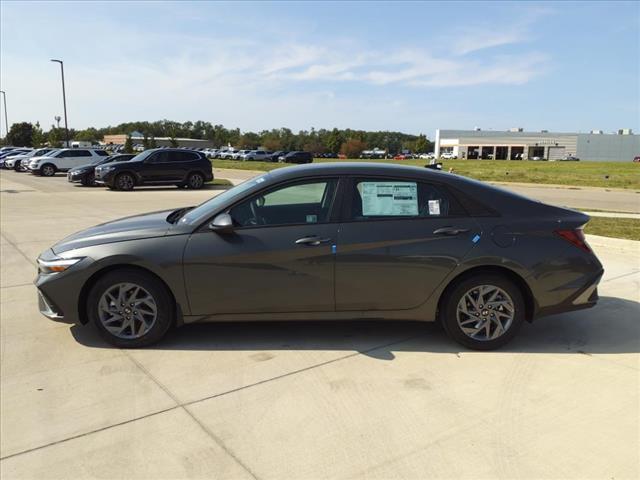 2024 Hyundai ELANTRA Vehicle Photo in Peoria, IL 61615