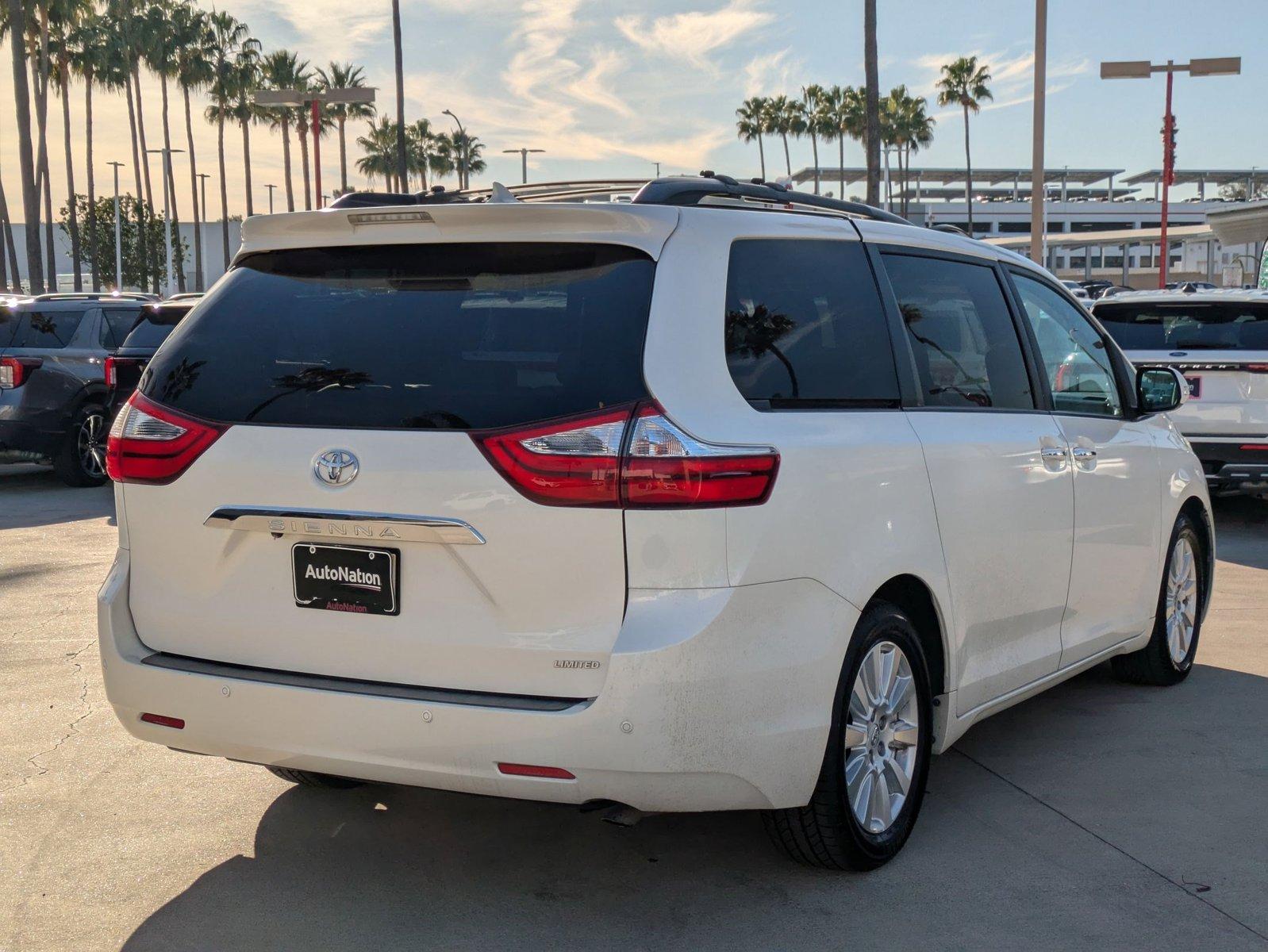 2017 Toyota Sienna Vehicle Photo in Tustin, CA 92782