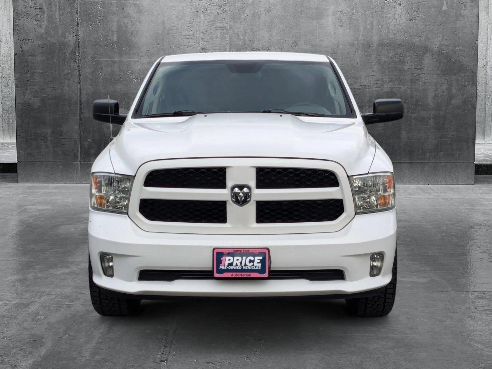 2015 Ram 1500 Vehicle Photo in VALENCIA, CA 91355-1705