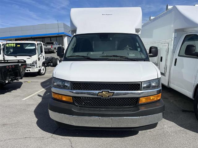 2025 Chevrolet Express Cutaway 3500 Vehicle Photo in ALCOA, TN 37701-3235