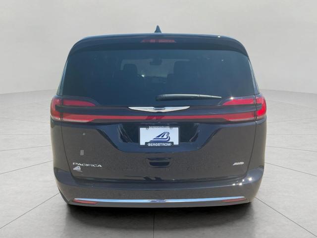 2025 Chrysler Pacifica Vehicle Photo in Kaukauna, WI 54130