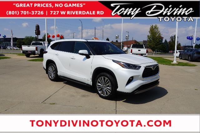 2025 Toyota Highlander Vehicle Photo in Riverdale, UT 84405