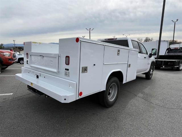 2024 Chevrolet Silverado 3500 HD Chassis Cab Vehicle Photo in ALCOA, TN 37701-3235