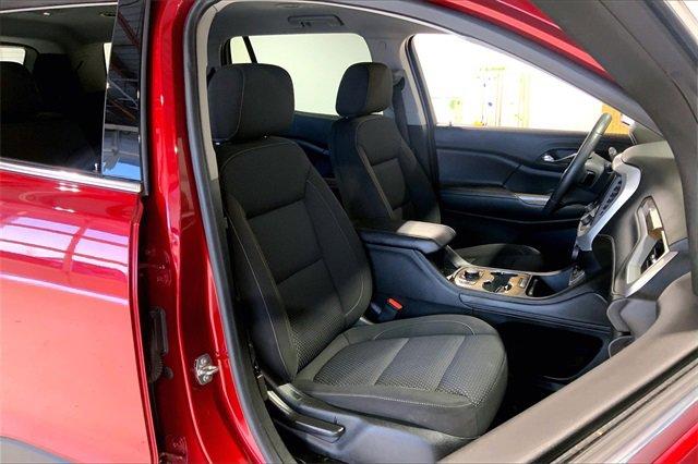 2022 GMC Acadia Vehicle Photo in TOPEKA, KS 66609-0000