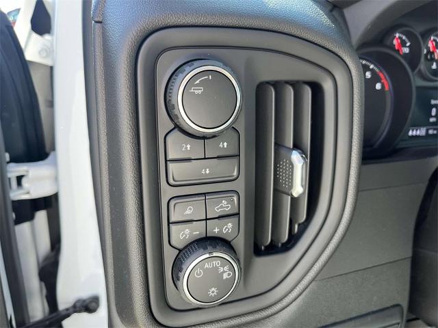 2025 Chevrolet Silverado 3500 HD Chassis Cab Vehicle Photo in ALCOA, TN 37701-3235