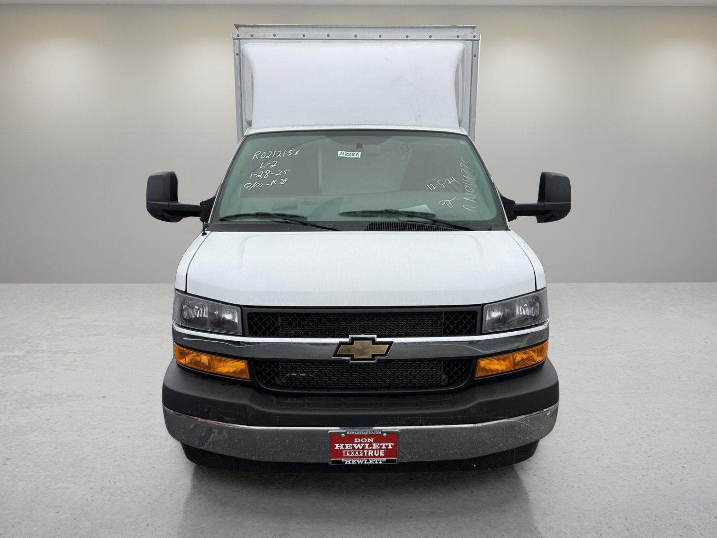 2024 Chevrolet Express Cutaway 3500 Vehicle Photo in GEORGETOWN, TX 78626-7508