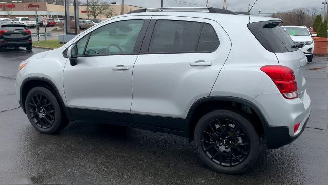 2022 Chevrolet Trax Vehicle Photo in MOON TOWNSHIP, PA 15108-2571