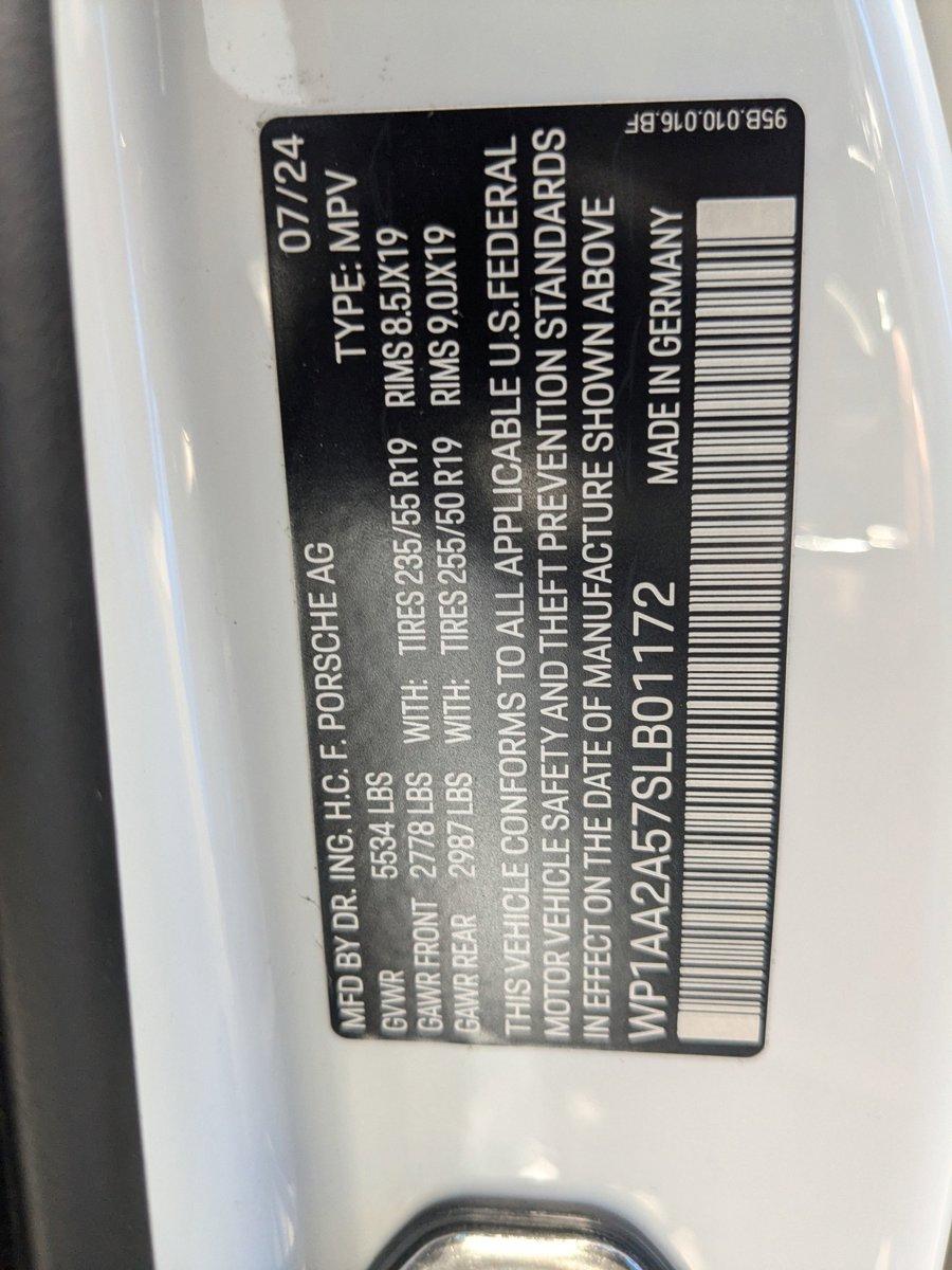 2025 Porsche Macan Vehicle Photo in Towson, MD 21204