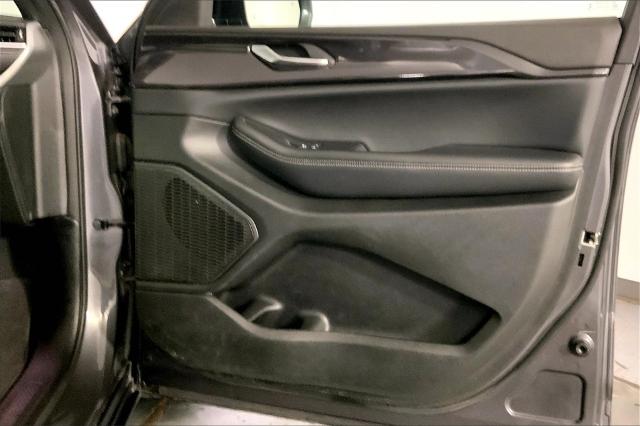 2023 Jeep Grand Cherokee L Vehicle Photo in Lees Summit, MO 64086