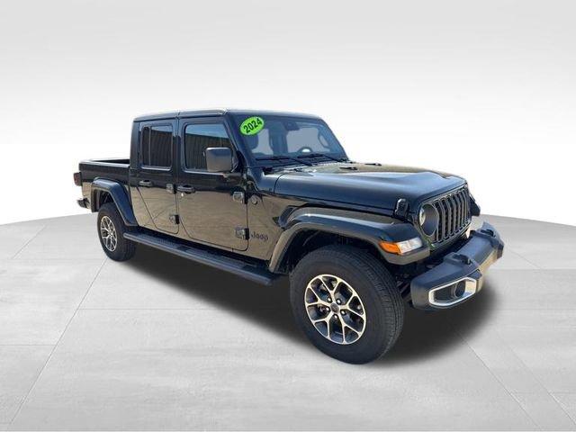 2024 Jeep Gladiator Vehicle Photo in MEDINA, OH 44256-9631