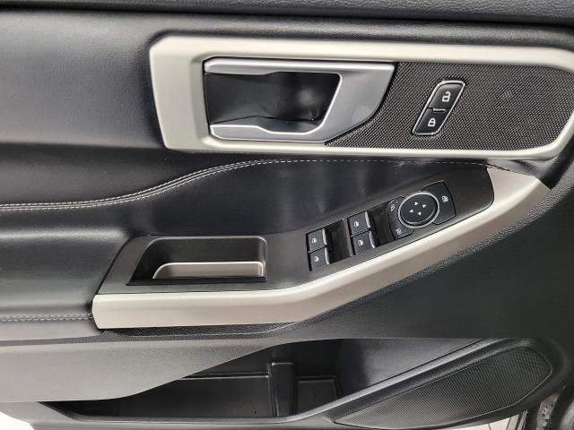 2023 Ford Explorer Vehicle Photo in Neenah, WI 54956