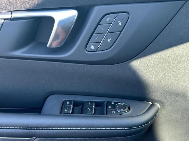 2025 Buick Enclave Vehicle Photo in COLUMBIA, MO 65203-3903