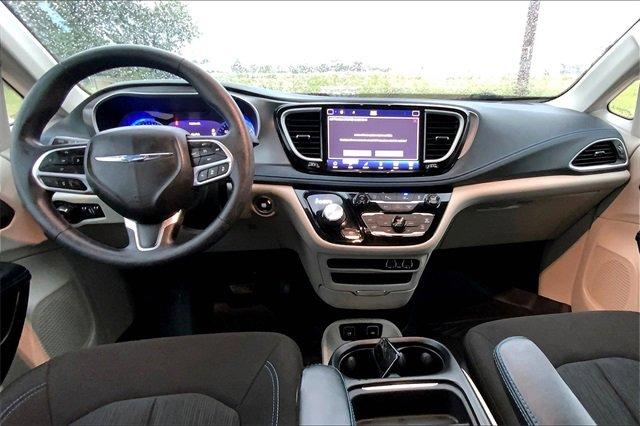 2021 Chrysler Pacifica Vehicle Photo in TOPEKA, KS 66609-0000