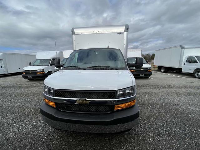 2023 Chevrolet Express Cutaway 4500 Vehicle Photo in ALCOA, TN 37701-3235