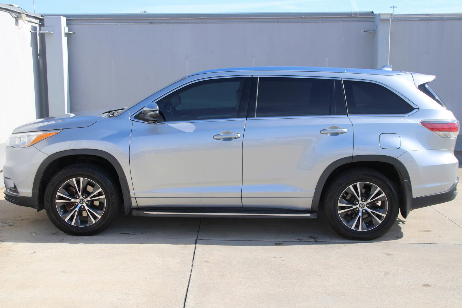 2016 Toyota Highlander Vehicle Photo in SUGAR LAND, TX 77478