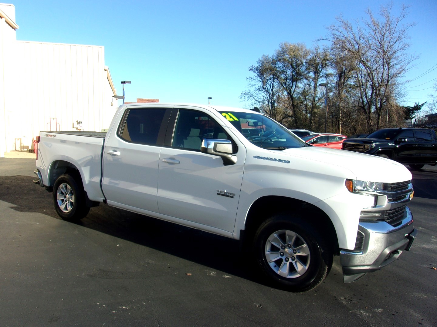 Used 2021 Chevrolet Silverado 1500 LT with VIN 1GCUYDED6MZ209533 for sale in Leavenworth, KS