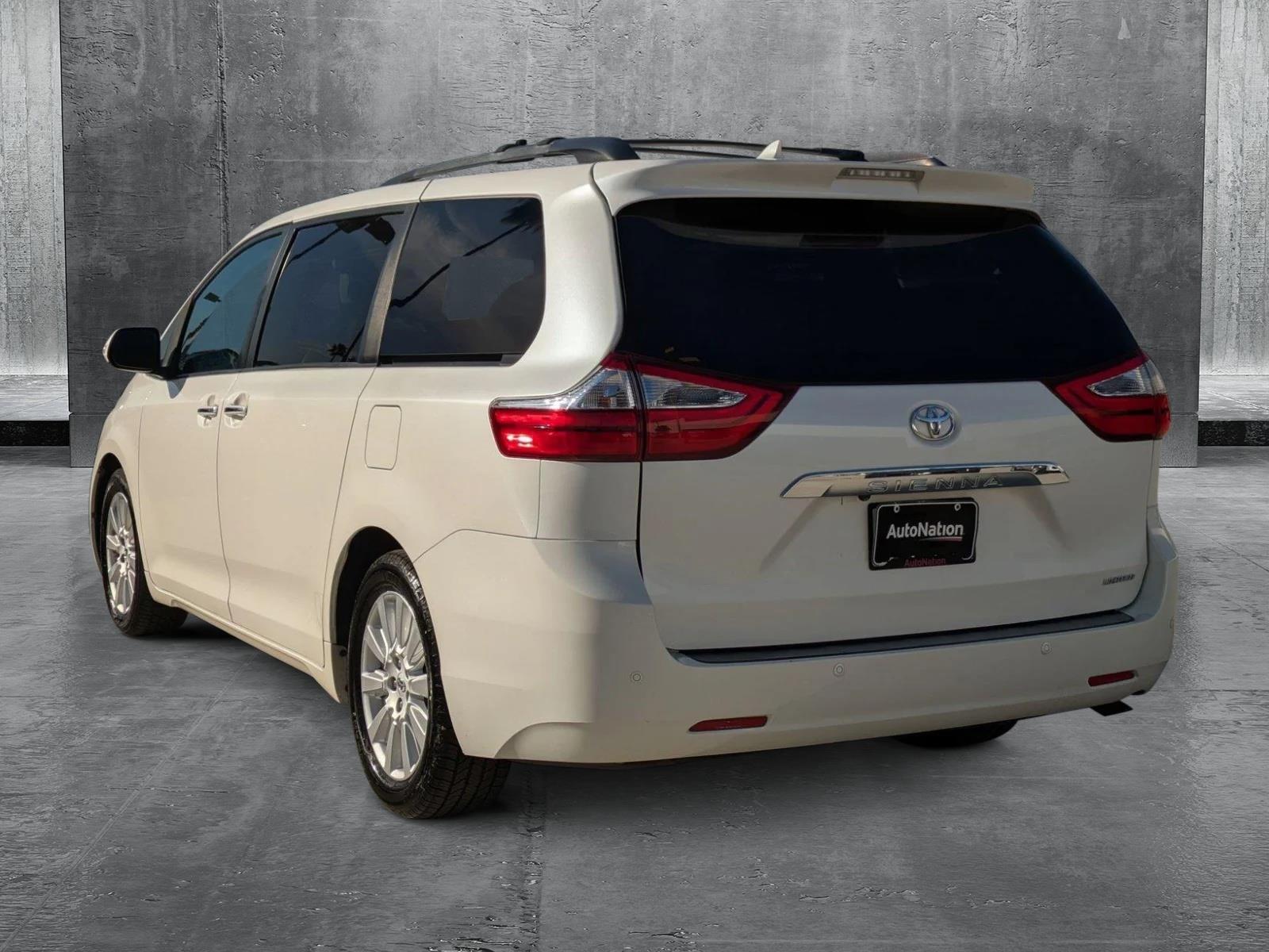 2017 Toyota Sienna Vehicle Photo in Tustin, CA 92782