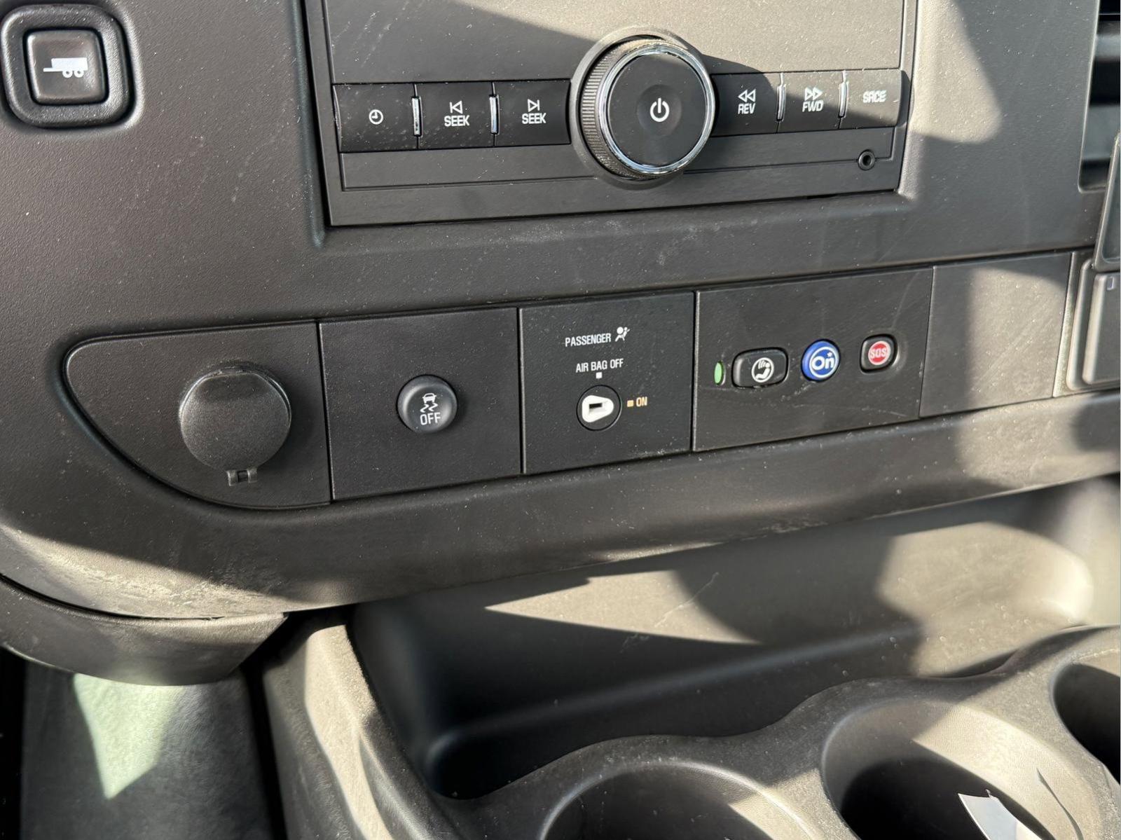 2024 Chevrolet Express Cutaway 3500 Vehicle Photo in GEORGETOWN, TX 78626-7508