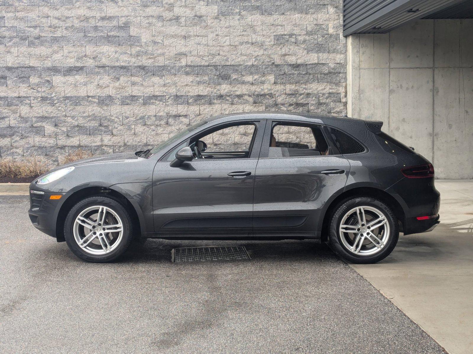 2017 Porsche Macan Vehicle Photo in Towson, MD 21204