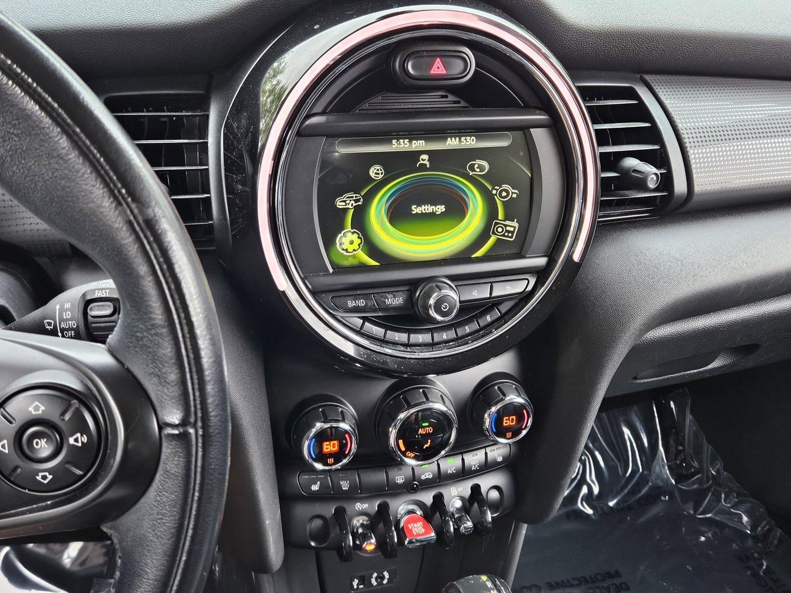 2018 MINI Cooper Hardtop 2 Door Vehicle Photo in Pembroke Pines , FL 33027
