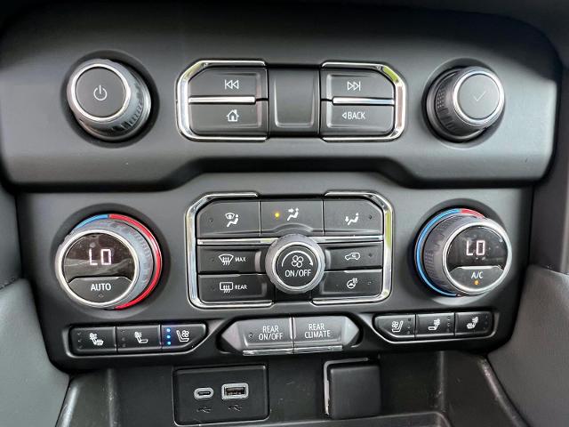 2023 Chevrolet Suburban Vehicle Photo in Roslyn, NY 11576