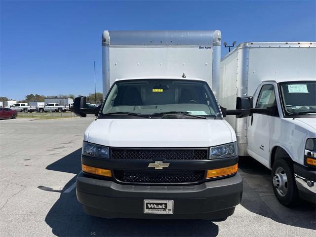 2023 Chevrolet Express Cutaway 4500 Vehicle Photo in ALCOA, TN 37701-3235