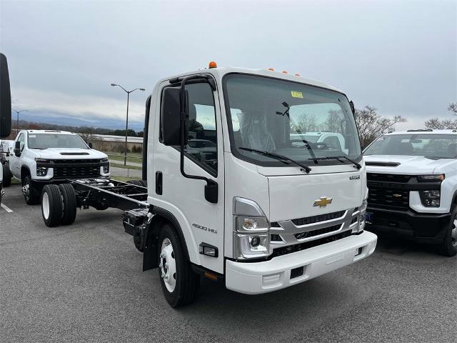 2024 Chevrolet Low Cab Forward 4500 Vehicle Photo in ALCOA, TN 37701-3235