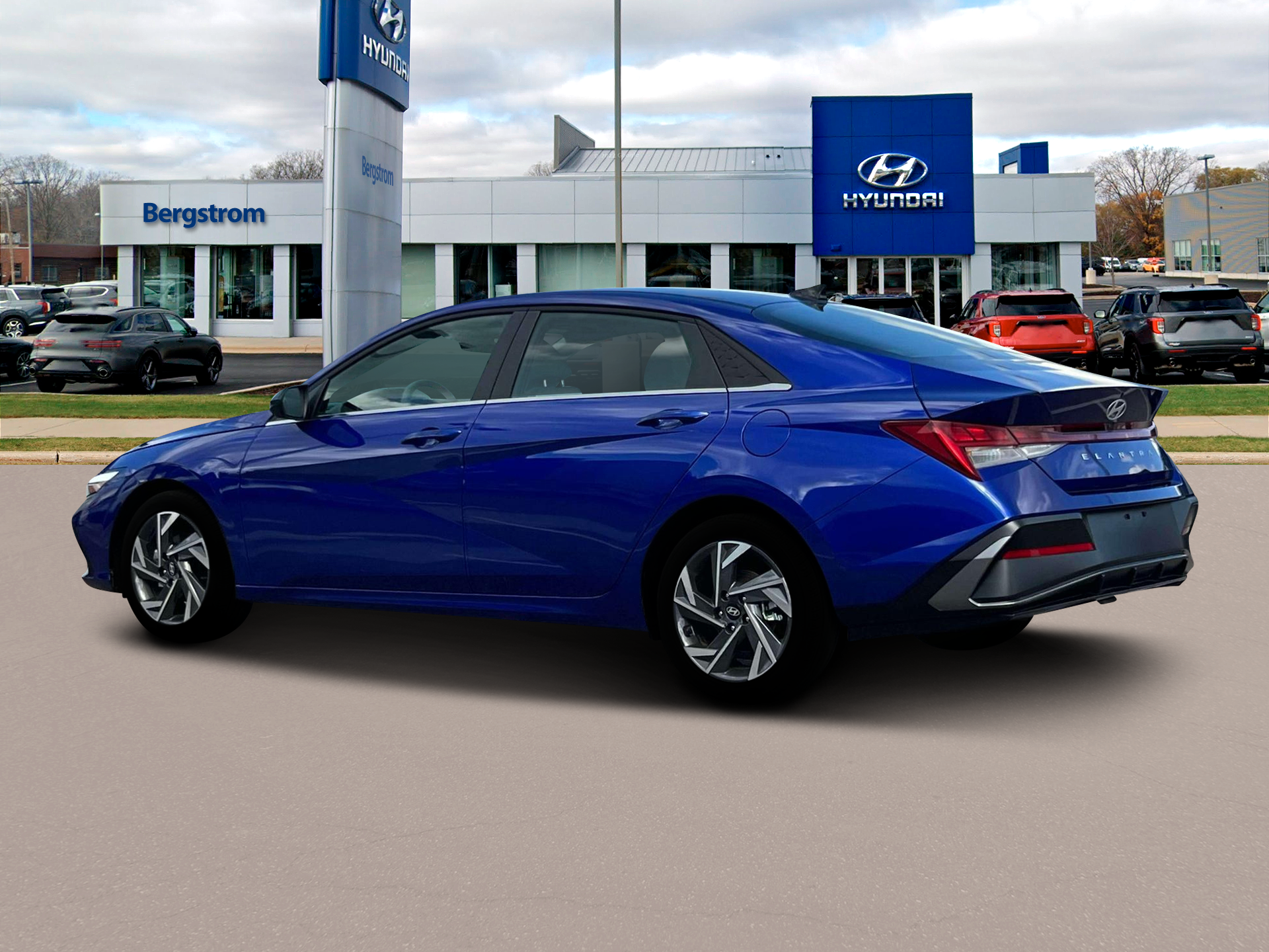 2025 Hyundai ELANTRA Vehicle Photo in Green Bay, WI 54304