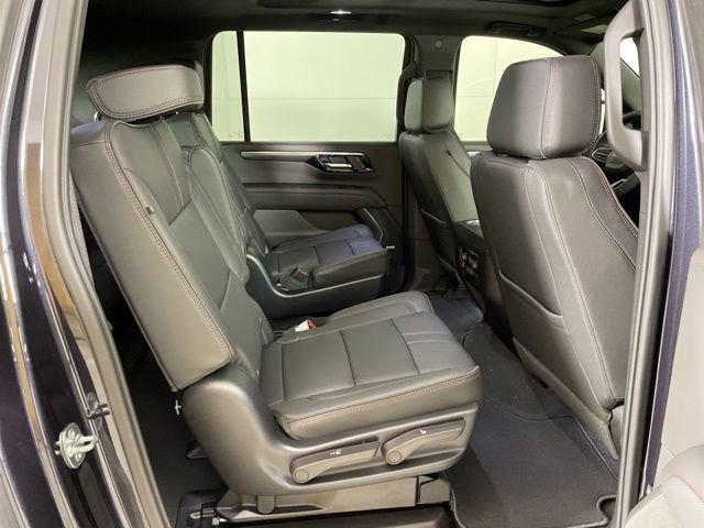 2025 Chevrolet Suburban Vehicle Photo in PHOENIX, AZ 85014-3381