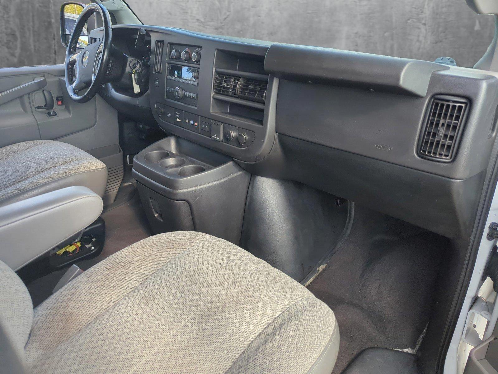 2019 Chevrolet Express Passenger Vehicle Photo in PEMBROKE PINES, FL 33024-6534