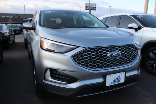 2024 Ford Edge Vehicle Photo in Green Bay, WI 54304