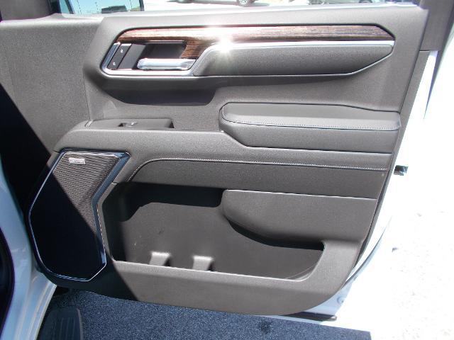 2025 GMC Sierra 1500 Vehicle Photo in LOWELL, MA 01852-4336