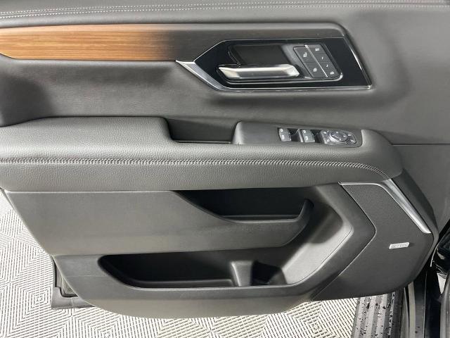 2025 GMC Yukon Vehicle Photo in GILBERT, AZ 85297-0402