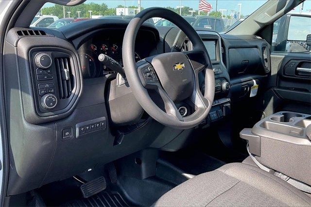 2025 Chevrolet Silverado 3500 HD Chassis Cab Vehicle Photo in INDEPENDENCE, MO 64055-1314