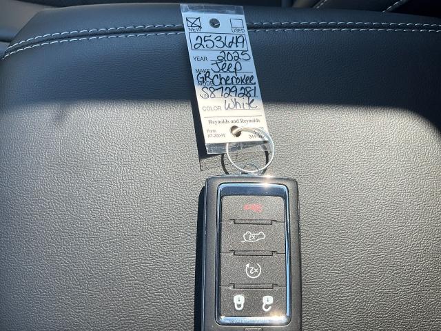 2025 Jeep Grand Cherokee L Vehicle Photo in Kaukauna, WI 54130