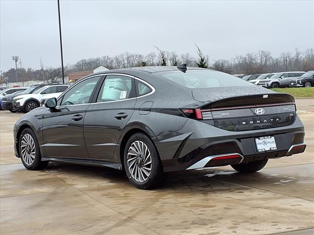 2025 Hyundai SONATA Hybrid Vehicle Photo in Peoria, IL 61615