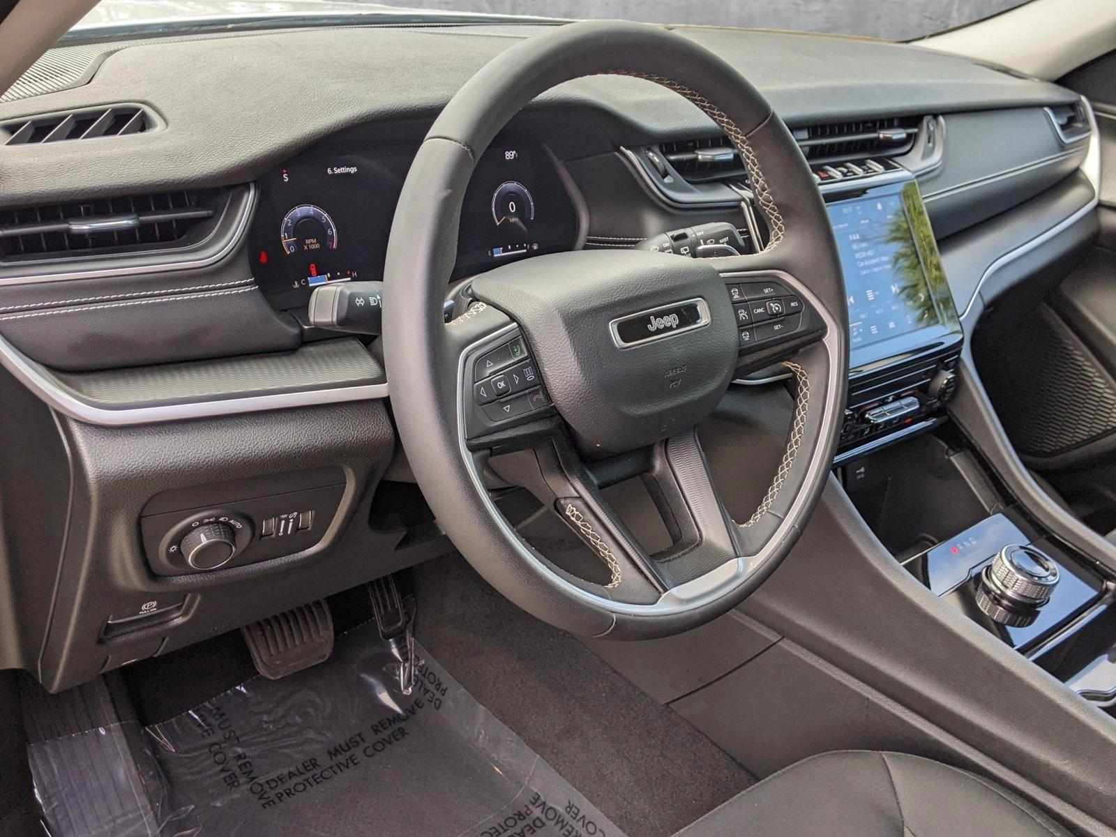 2023 Jeep Grand Cherokee L Vehicle Photo in Pembroke Pines, FL 33027